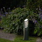 Borne Bollard noire - vue dans un jardin